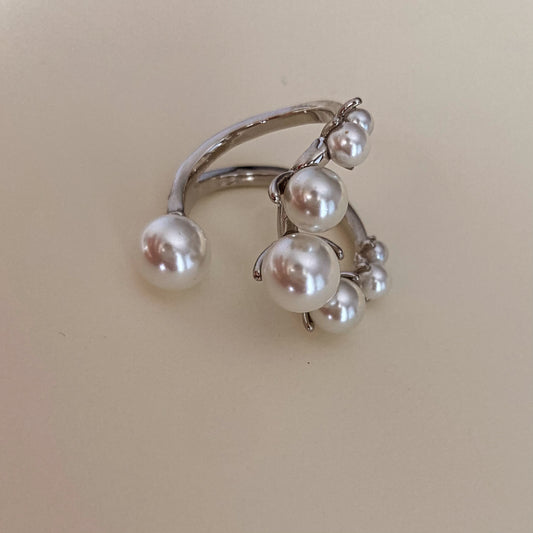 Elegant Pearl Cluster Ring